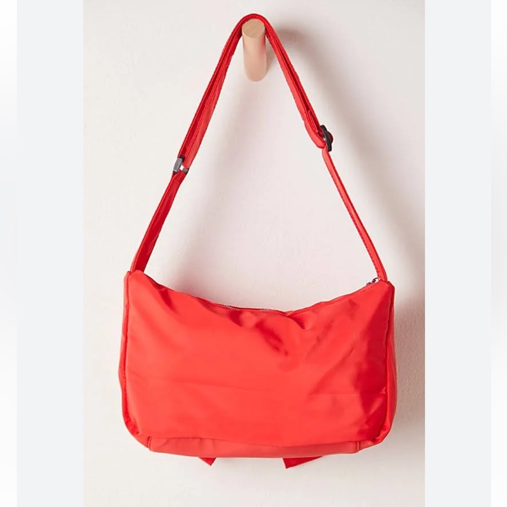 Free People ❤️❣️🎀 Elegant Red Bow Nylon Shoulder Bag NWT - Picture 12 of 14